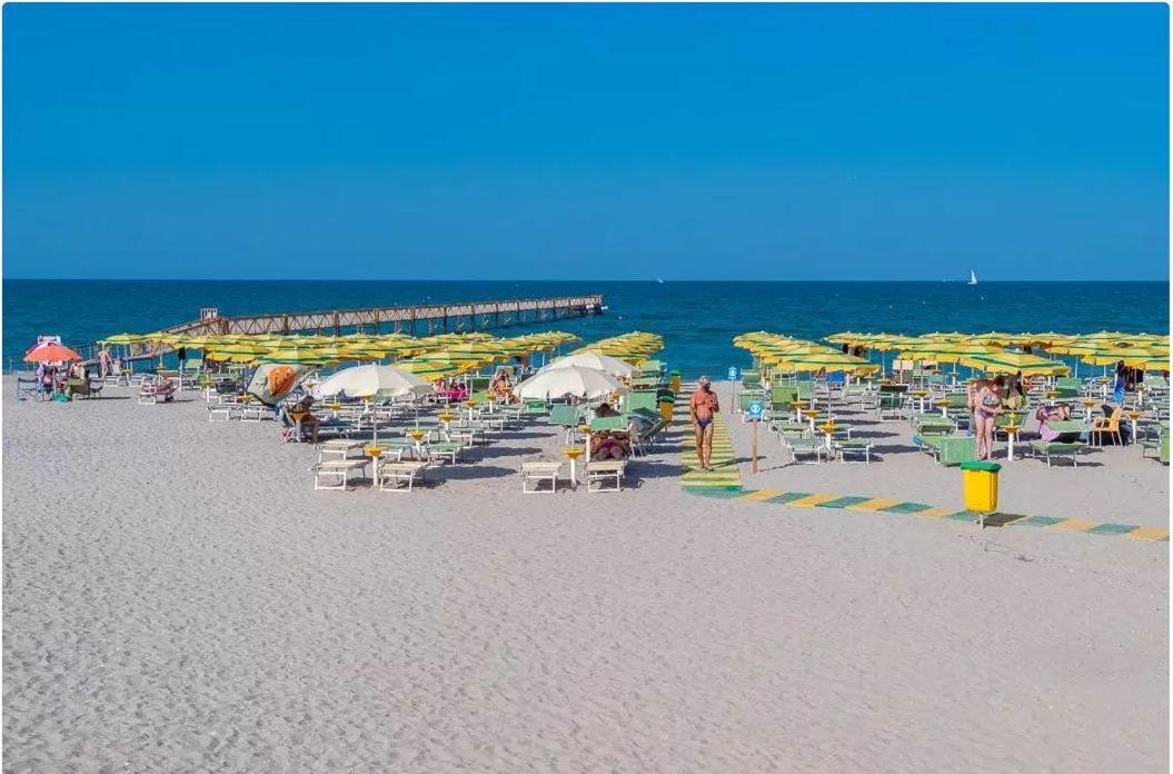 Vacanceselect Mobil Homes - Camping Pineta Sul Mare Camping Village Чезенатико Екстериор снимка